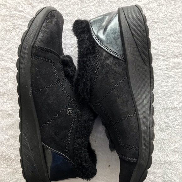 BZEES women’s golden cozy clog in black. Size 7.5. - Picture 4 of 10